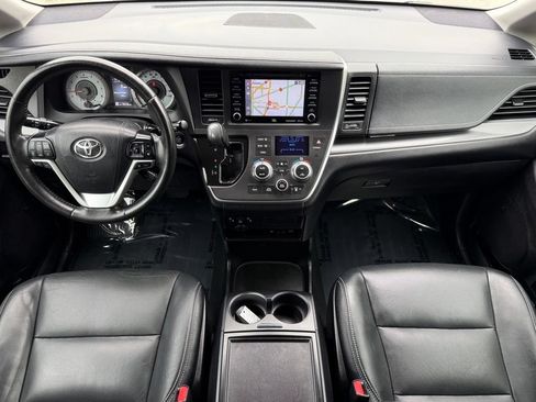 Used 2020 Toyota Sienna SE Premium w/ Nightshade Edition FWD image 26