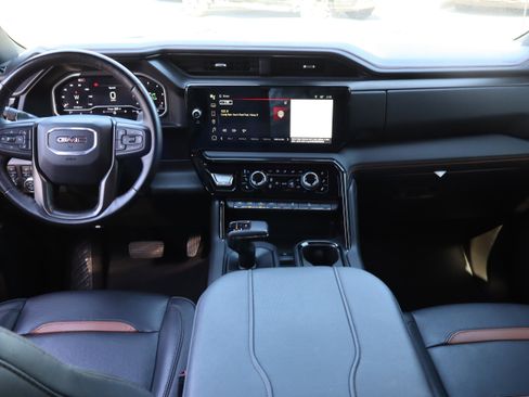 Used 2024 GMC Sierra 1500 AT4 w/ AT4 Premium Package AWD/4WD image 17