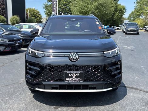 Used 2025 Volkswagen Tiguan SEL R-Line AWD/4WD image 2