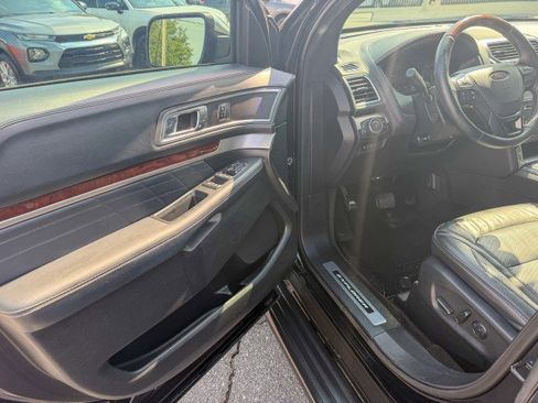 Used 2017 Ford Explorer Platinum AWD/4WD image 16
