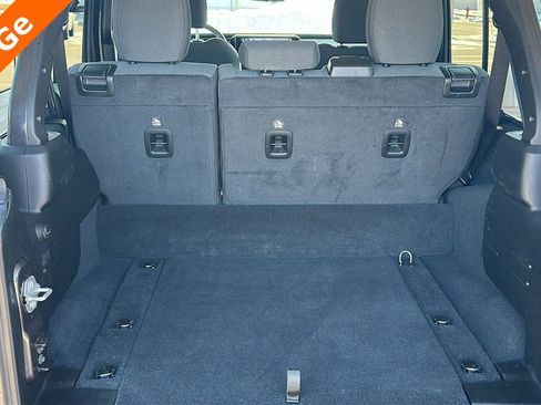 Used 2025 Jeep Wrangler Sahara image 29