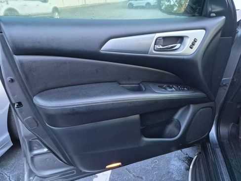 Used 2020 Nissan Pathfinder SL FWD image 12