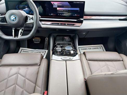 Used 2025 BMW i5 eDrive40i image 18