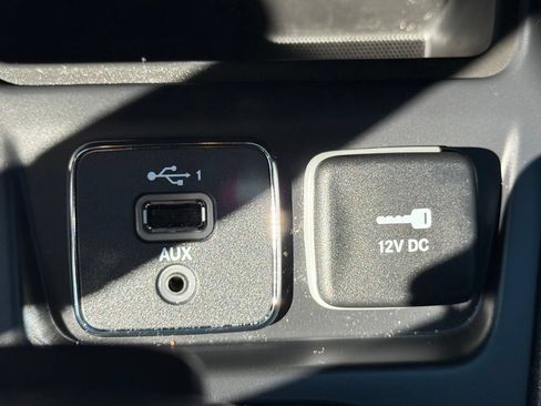 Used 2023 Jeep Cherokee Altitude Lux w/ Lux Elite Package AWD/4WD image 25