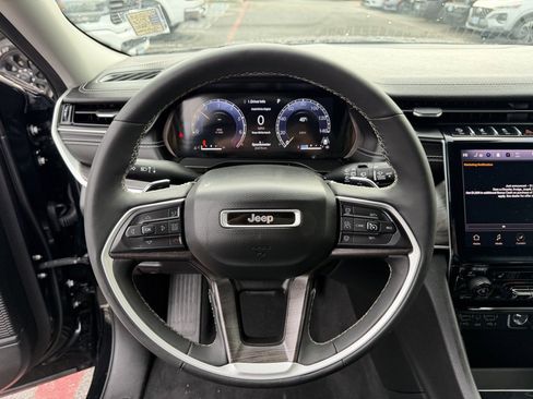 Used 2023 Jeep Grand Cherokee Limited image 20