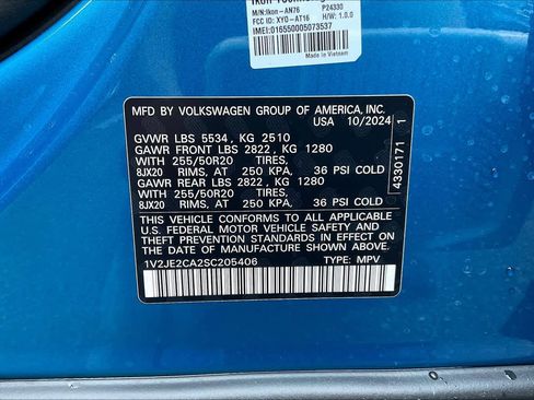 Used 2025 Volkswagen Atlas Cross Sport SE w/ Panoramic Sunroof Package image 19