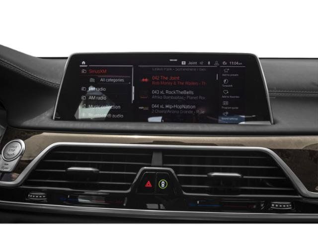 Used 2022 BMW 750i xDrive w/ M Sport Package AWD/4WD image 13