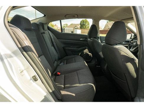 Used 2022 Nissan Altima 2.5 SV FWD image 18