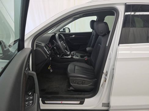 Used 2023 Audi Q5 2.0T Premium w/ Convenience Package AWD/4WD image 3