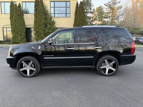 Used 2007 Cadillac Escalade AWD w/ Information Package image 10