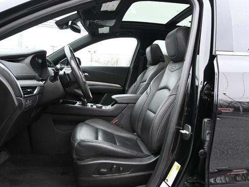 Used 2019 Cadillac XT4 Premium Luxury image 2