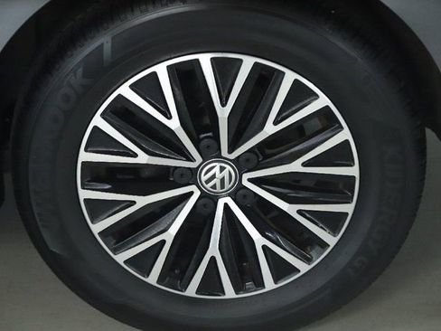 Used 2021 Volkswagen Jetta SE w/ SE Cold Weather Package FWD image 39