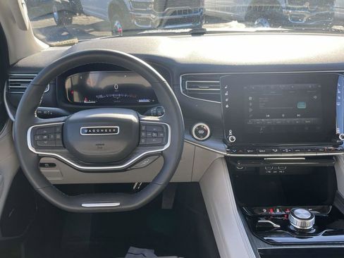 Certified 2024 Jeep Wagoneer L Series II w/ Flexible Seating Group AWD/4WD image 23