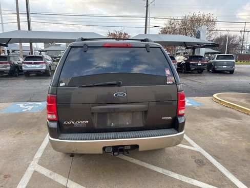Used 2005 Ford Explorer Eddie Bauer image 4