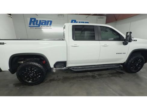 Used 2025 Chevrolet Silverado 2500 LT w/ Trail Boss Package AWD/4WD image 9
