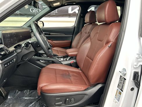 Used 2025 Kia Telluride SX w/ SX Captain's Chair Package AWD/4WD image 12