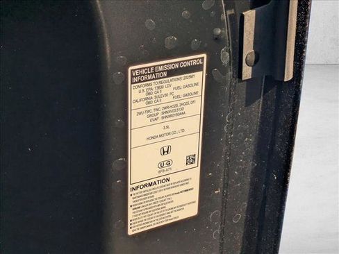 Used 2025 Honda Pilot Black Edition image 27