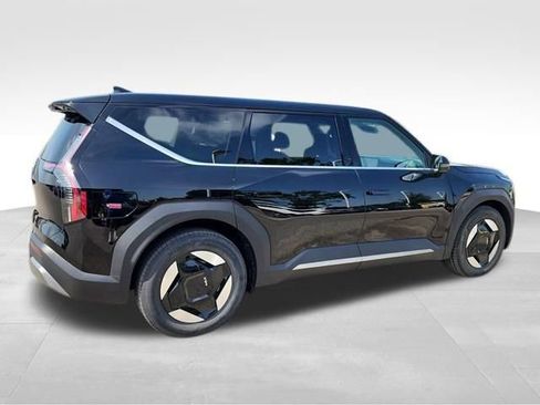 New 2026 Kia EV9 Light RWD image 2