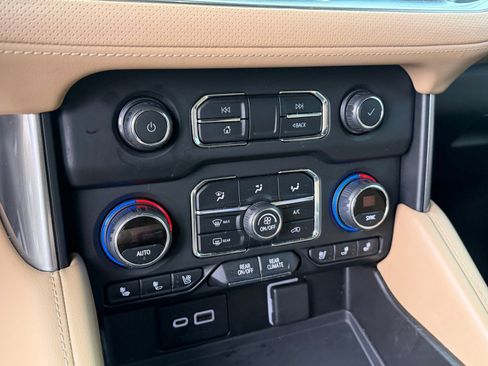 Used 2021 Chevrolet Tahoe Premier RWD image 9