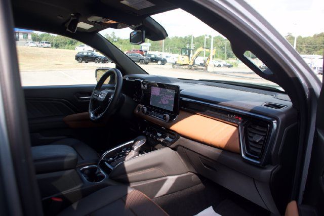 Used 2025 GMC Canyon AT4 w/ AT4 Premium Package AWD/4WD image 14