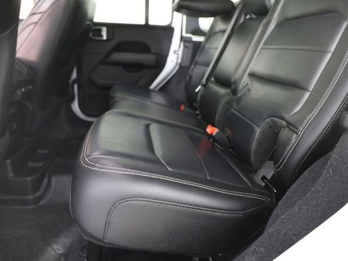 Used 2019 Jeep Wrangler Unlimited Sahara image 3