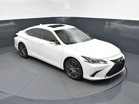 Certified 2024 Lexus ES 250 w/ Premium Package AWD/4WD image 1