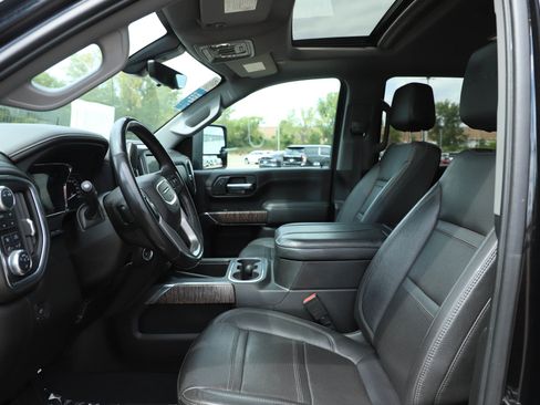 Used 2023 GMC Sierra 2500 Denali w/ Denali Black Diamond Edition AWD/4WD image 19