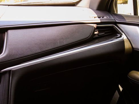 Used 2021 Cadillac XT5 Premium Luxury image 42