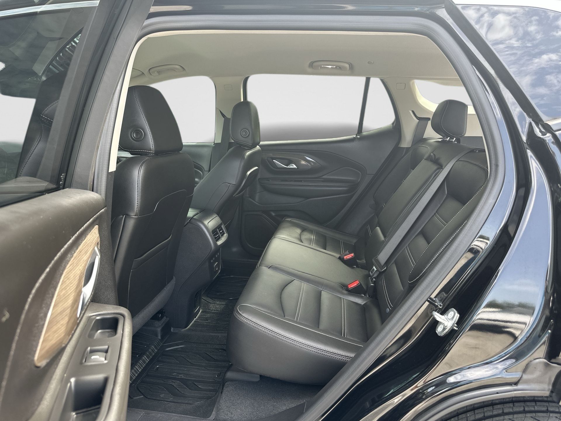 Certified 2024 GMC Terrain Denali w/ Denali Premium Package AWD/4WD image 25