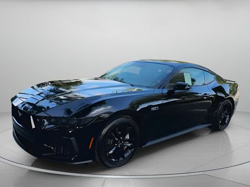 Used 2025 Ford Mustang GT RWD image 13