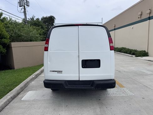 Used 2015 Chevrolet Express 2500 RWD image 6