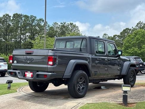 Used 2024 Jeep Gladiator Sport AWD/4WD image 7