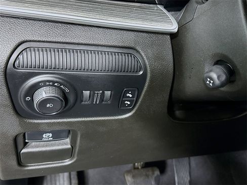 Used 2022 Jeep Wagoneer Series III w/ Premium Group I image 22