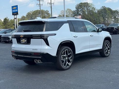 New 2026 Chevrolet Traverse High Country FWD image 3