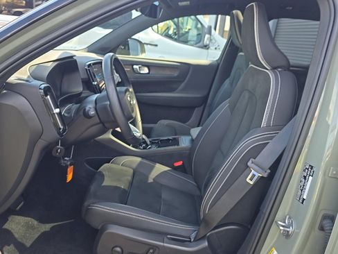 Used 2023 Volvo XC40 Recharge Ultimate AWD/4WD image 5