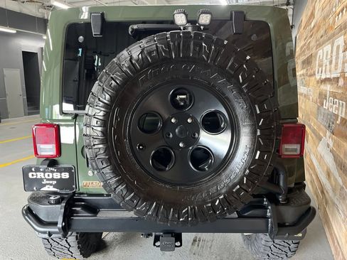 Used 2014 Jeep Wrangler Unlimited Rubicon w/ Connectivity Group AWD/4WD image 44