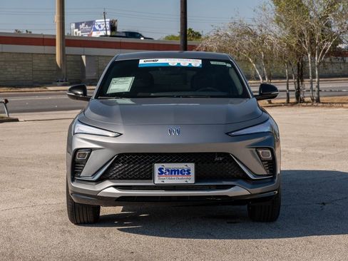 Used 2025 Buick Envista Sport Touring image 2