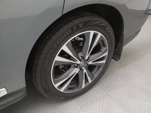 Used 2017 Nissan Pathfinder Platinum w/ Family Entertainment Package image 31