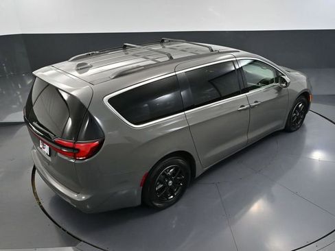 Used 2022 Chrysler Pacifica Touring-L image 59