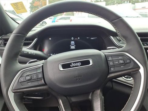 Used 2024 Jeep Grand Cherokee L Limited w/ Black Appearance Package image 22