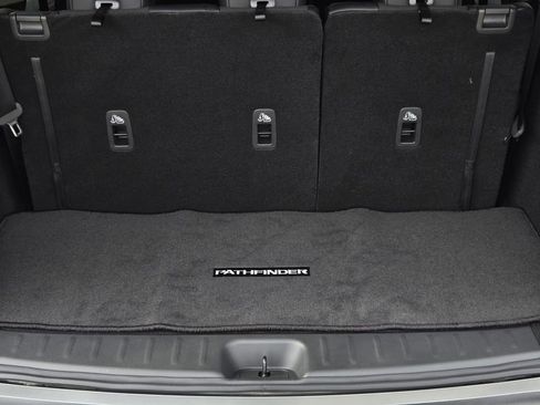 New 2026 Nissan Pathfinder SL image 9