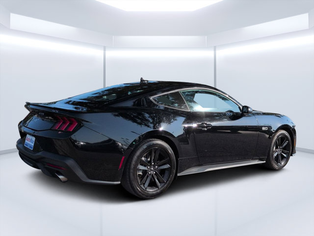Used 2025 Ford Mustang GT RWD image 3