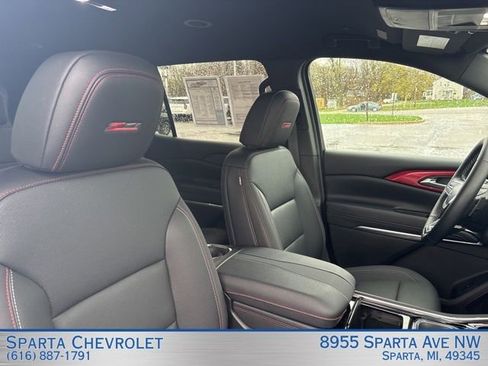 Used 2025 Chevrolet Traverse Z71 image 21