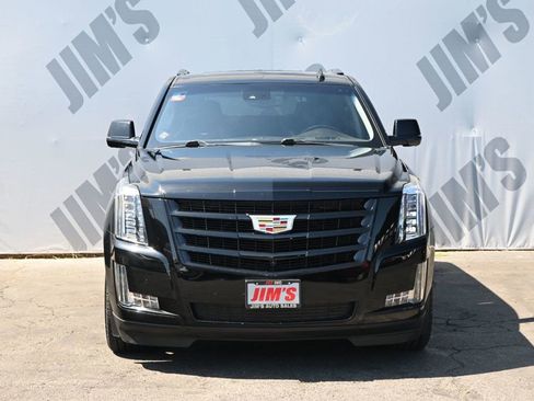 Used 2016 Cadillac Escalade Luxury RWD image 2