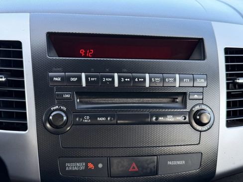 Used 2010 Mitsubishi Outlander ES FWD image 21