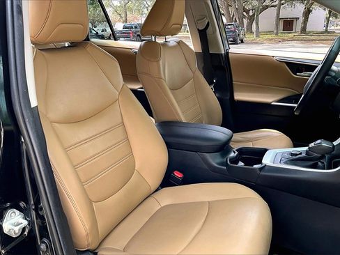 Used 2021 Toyota RAV4 XLE Premium image 26