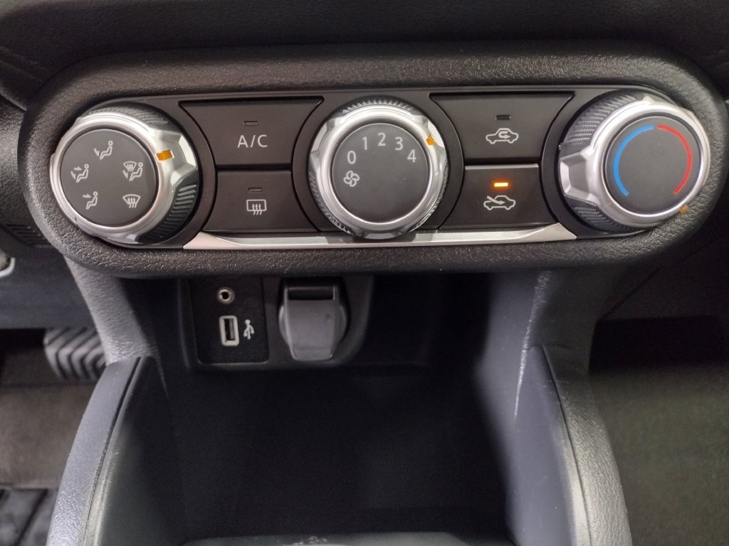 Used 2025 Nissan Versa S FWD image 27