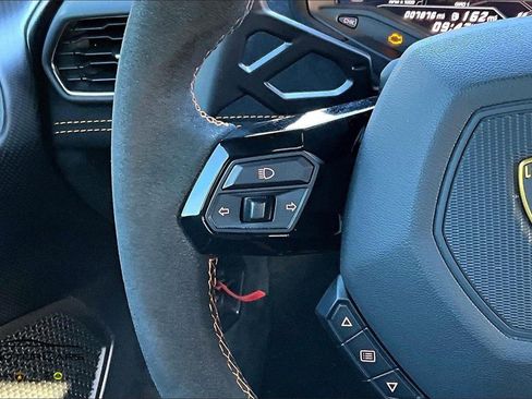 Used 2022 Lamborghini Huracan STO image 17