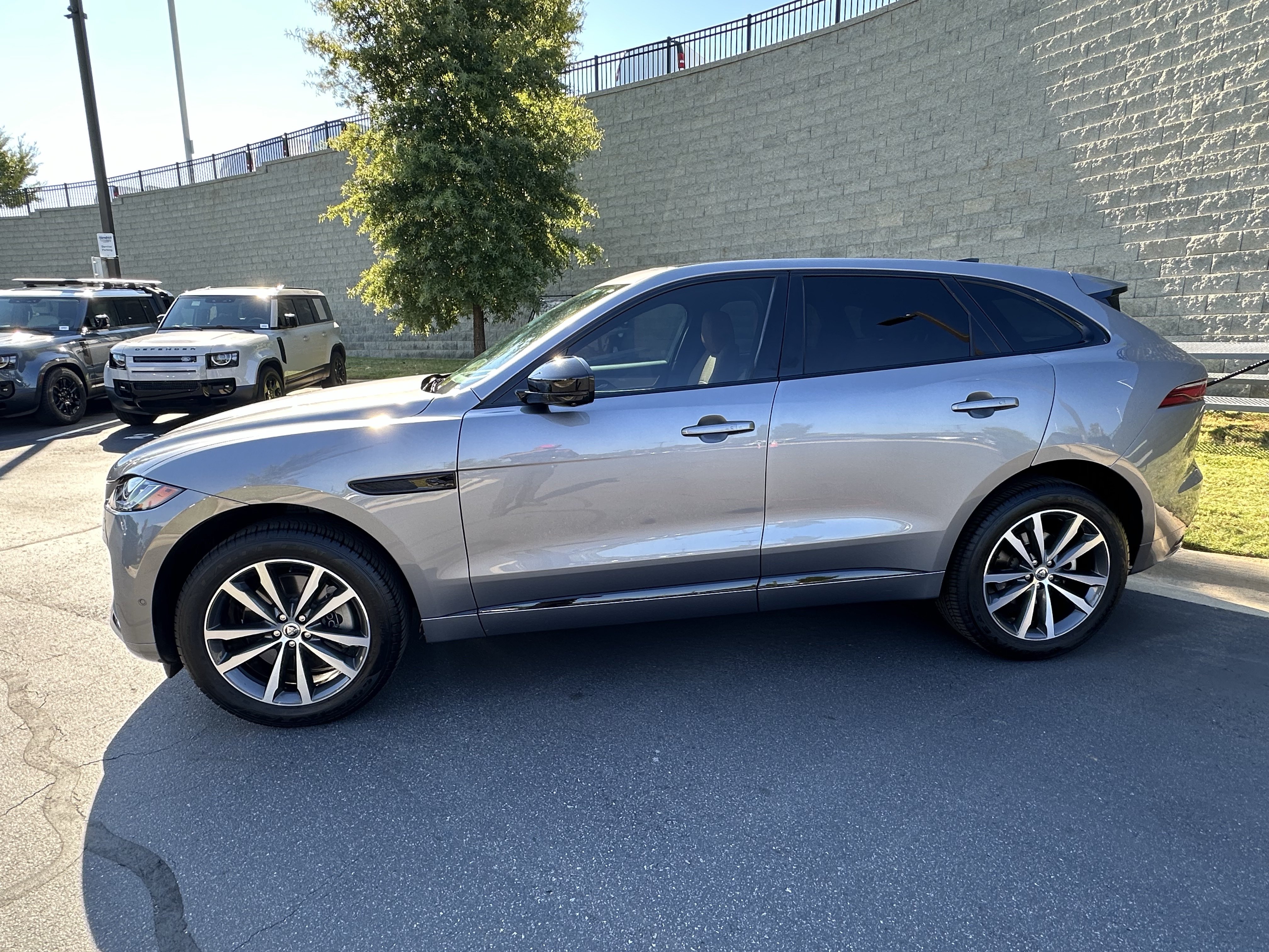 Certified 2026 Jaguar F-PACE R-Dynamic S AWD/4WD image 4