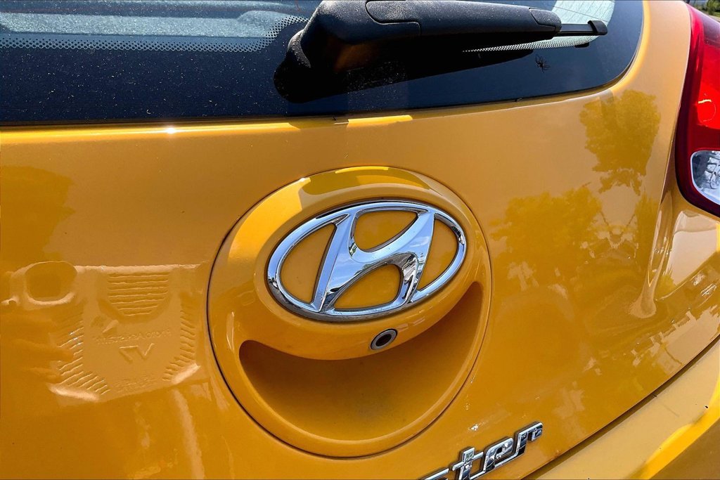 Used 2017 Hyundai Veloster FWD image 36